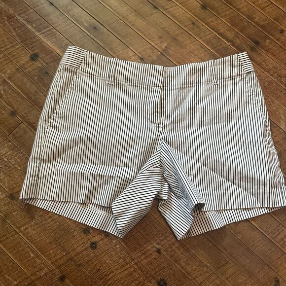 Ann Taylor Loft black $ white striped 4 classic shorts - Picture 1 of 4